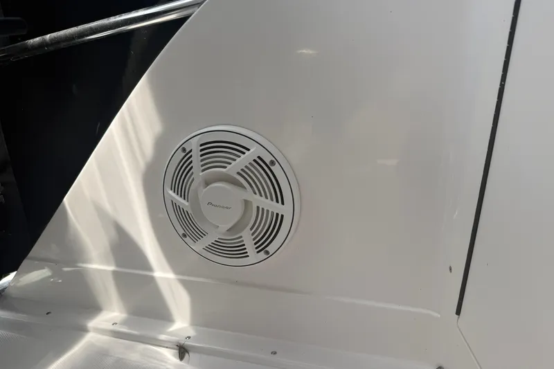 Slide: The Image of Speaker on 1999 Blackfin 33 Flybridge boat, featuring Pioneer audio system. - 29