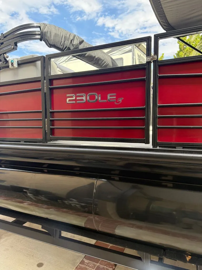Slide: The Image of Regency 230 LE3 2021 - 15
