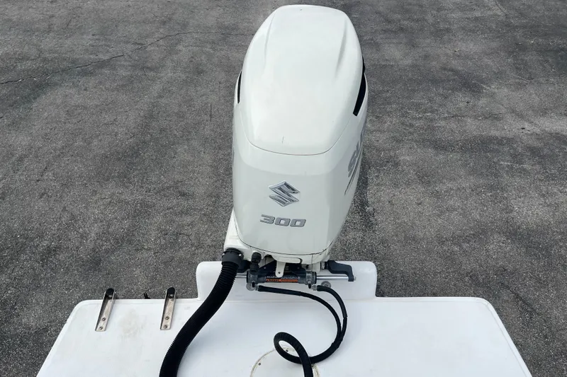 Slide: The Image of Outboard motor on a Duskey 256 boat, model year 2007, on a concrete surface. - 6