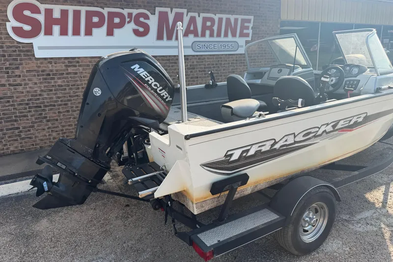 Slide: The Image of 2018 Tracker Pro Guide V-165 WT boat with Mercury engine at Shipp's Marine. - 2