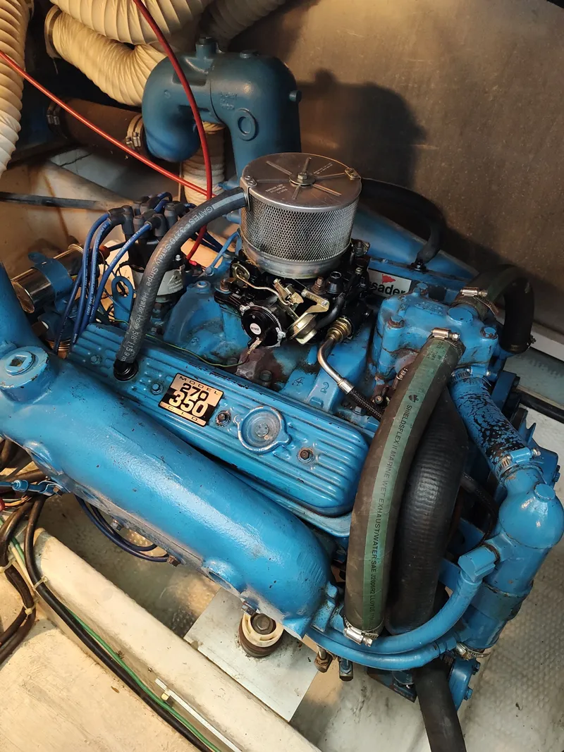 Slide: The Image of Chris-Craft 372 Catalina 1989 - 61