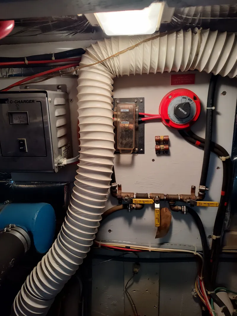 Slide: The Image of Chris-Craft 372 Catalina 1989 - 63