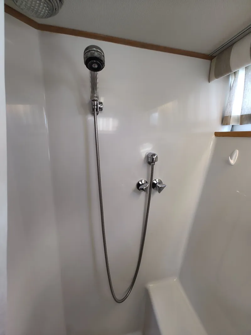 Slide: The Image of Shower in a 1989 Chris-Craft Catalina. - 23