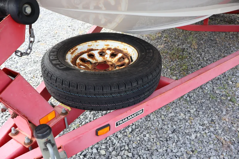 Slide: The Image of Rusty spare tire on a red trailer for a 2008 Starcraft 2000 IO Limited boat. - 7