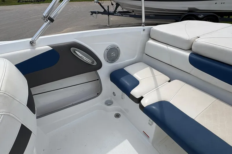 Slide: The Image of Interior of a 2018 Tahoe 500 TF boat with white and blue seating. - 6