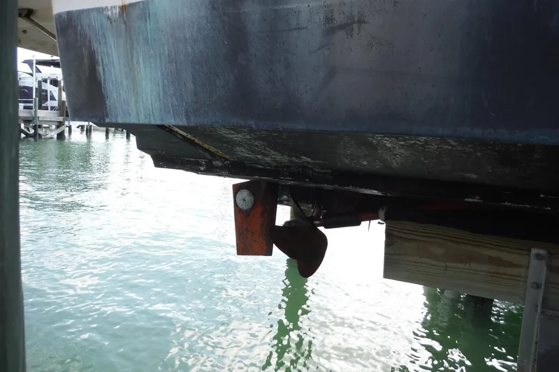 Slide: The Image of 2005 Chaparral Signature 350 boat hull and propeller above water. - 43