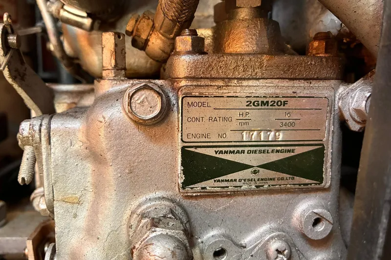 Slide: The Image of Yanmar diesel engine model 2GM20F, 16 HP, 3400 RPM, Island Packet 29, 1991. - 32