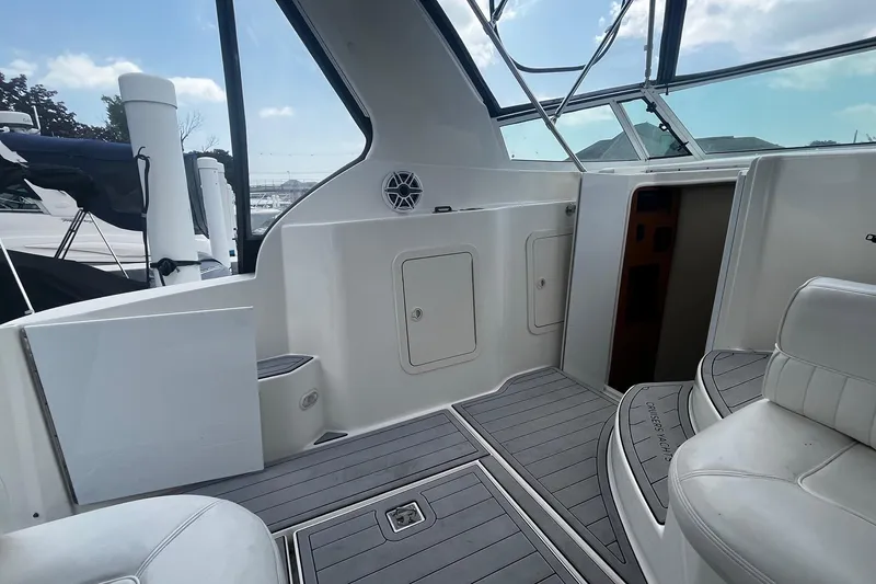 Slide: The Image of 2004 Cruisers Yachts 280 CXi Express interior with white seating and sleek design. - 10