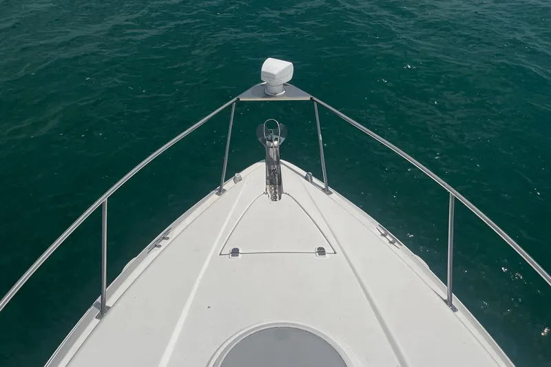 Slide: The Image of Bow view of 2004 Cruisers Yachts 280 CXi Express on open water. - 8
