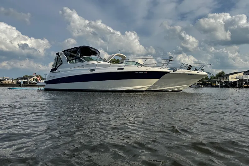 Slide: The Image of 2004 Cruisers Yachts 280 CXi Express on calm water under cloudy sky. - 4