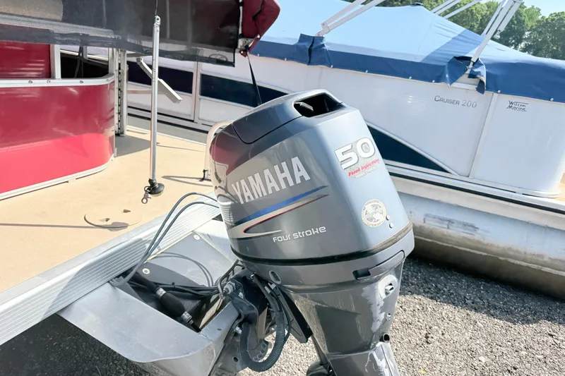 Slide: The Image of 2012 Bennington 20SLM pontoon boat with Yamaha 50 horsepower four-stroke outboard motor. - 4
