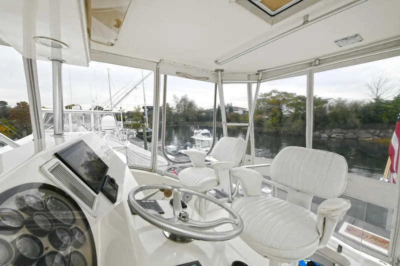 Slide: The Image of Interior view of Ocean Yachts 52 Super Sport 2001 yacht. - 24