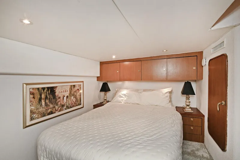 Slide: The Image of Bedroom in Ocean Yachts 52 Super Sport, 2001 model. - 43