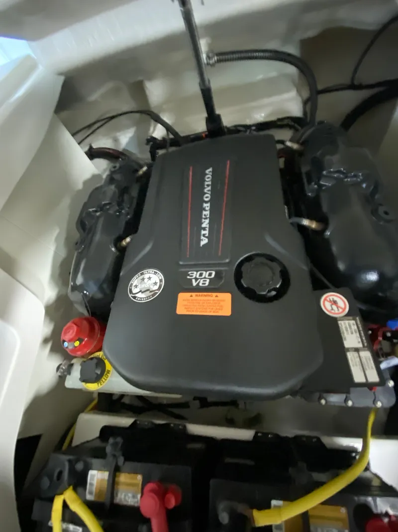 Slide: The Image of A Volvo Penta 300 V8 engine in a 2020 Chaparral 24 SSI boat. - 29