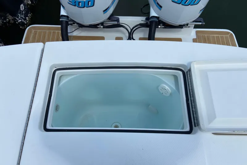 Slide: The Image of Livewell on a 2021 Regulator 28 boat with twin 300 horsepower engines. - 17