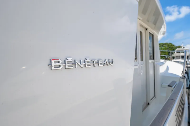 Slide: The Image of 2006 Beneteau Swift Trawler 42, close-up of logo on white hull. - 36