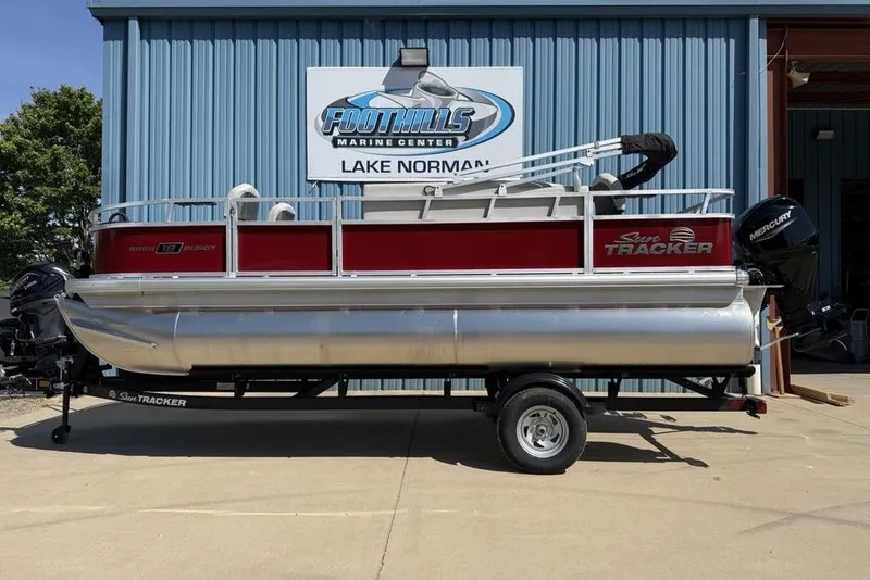 The Image of 2026 Sun Tracker Bass Buggy 18 DLX pontoon boat at Foothills Marine Center. - 2