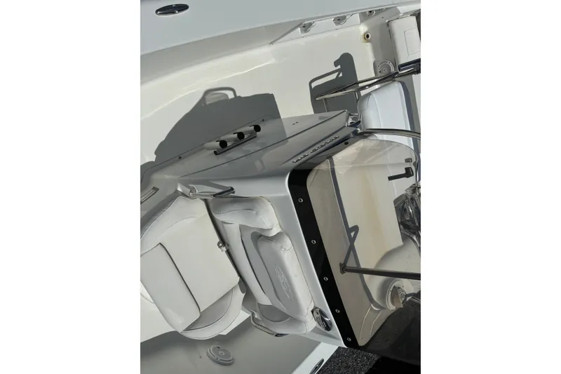 Slide: The Image of 2014 Sea Hunt BX 20 BR boat interior with seating and console details. - 7