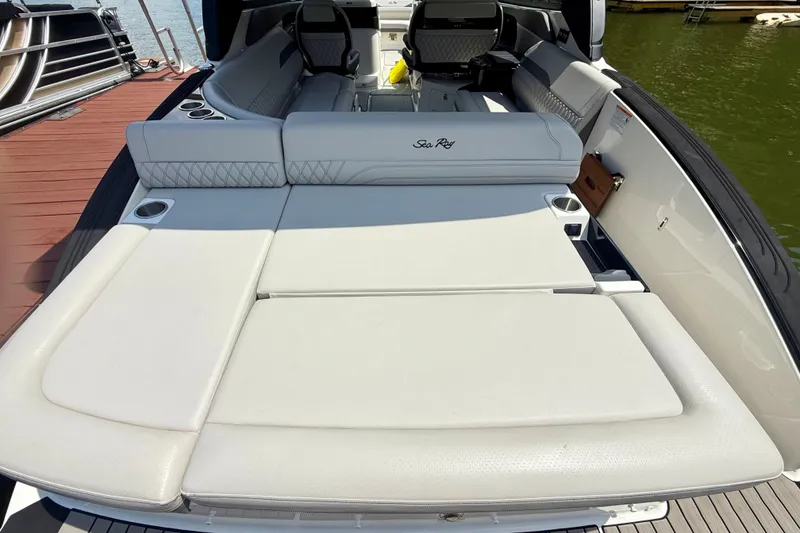 Slide: The Image of 2025 Sea Ray SLX 280 boat with spacious sunbed and luxurious seating on deck. - 8