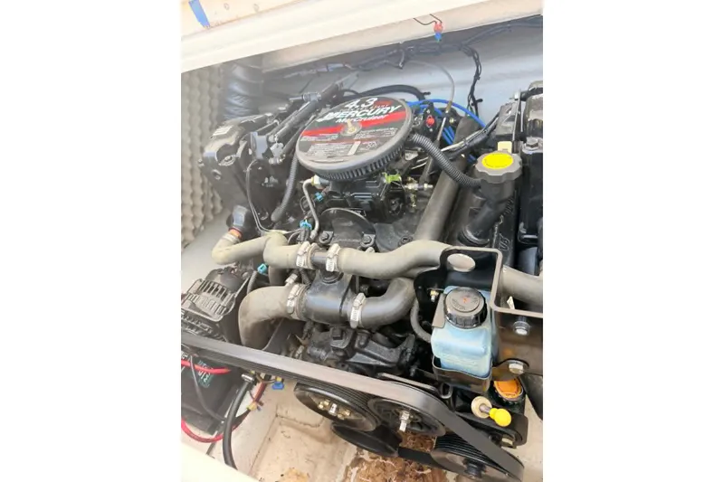 Slide: The Image of Engine of a 2006 Tahoe Q6 Sport boat, featuring Mercury components. - 14