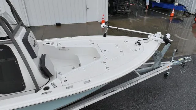 Slide: The Image of Sea Pro Bay 230 2025 - 5
