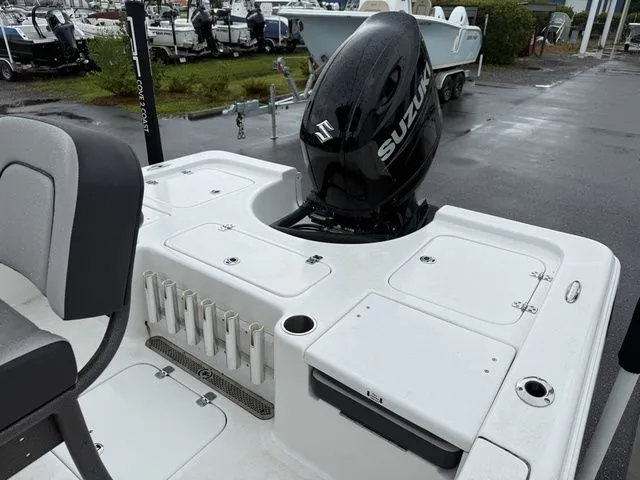 Slide: The Image of Sea Pro Bay 230 2025 - 8