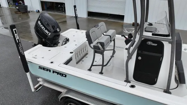 Slide: The Image of Sea Pro Bay 230 2025 - 4