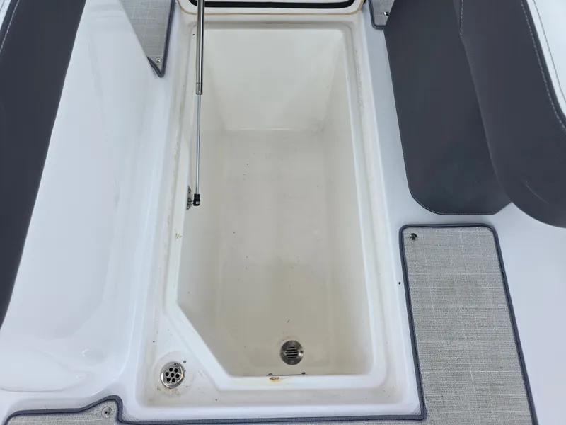 Slide: The Image of Regal LX6 2022 - 40