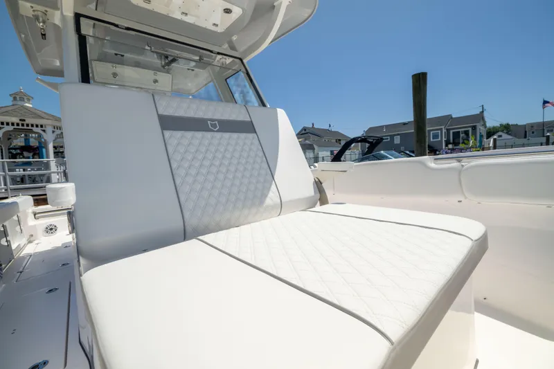 Slide: The Image of Sea Fox 328 Commander 2027 - 54