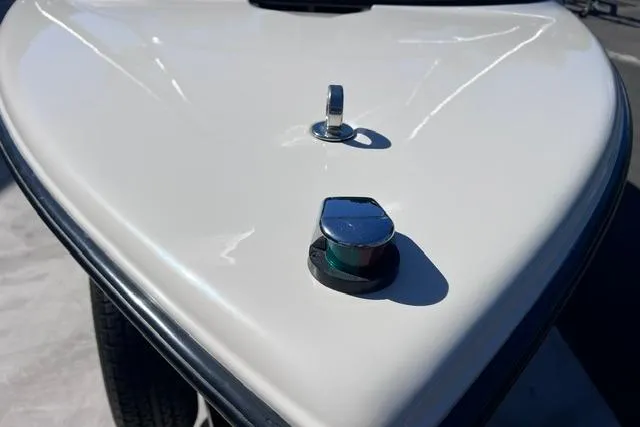 Slide: The Image of 1996 MasterCraft ProStar 190 boat bow with navigation light and cleat. - 7