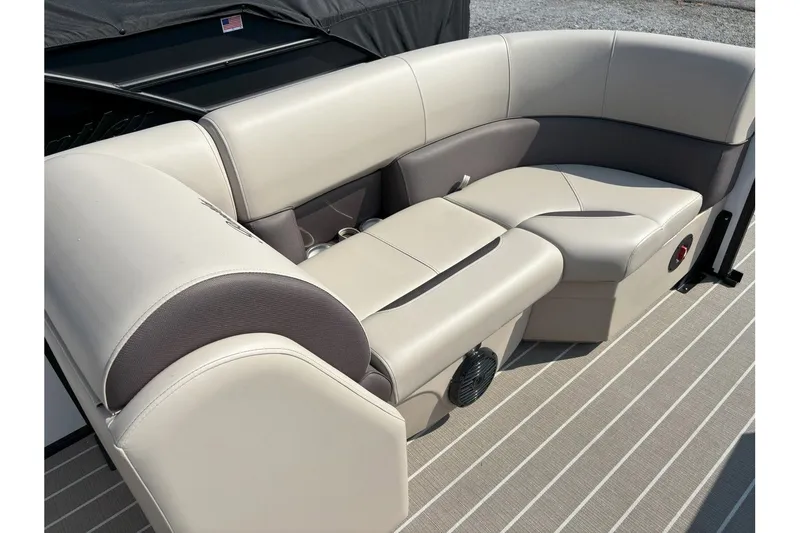 Slide: The Image of Bentley Pontoons Legacy 223 DL Navigator 2026 - 16