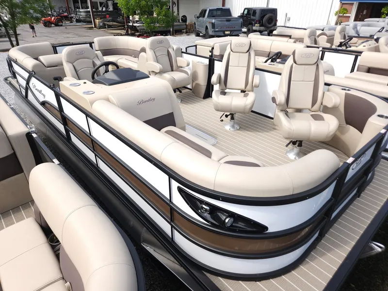 The Image of Bentley Pontoons Legacy 223 DL Navigator 2026 - 1