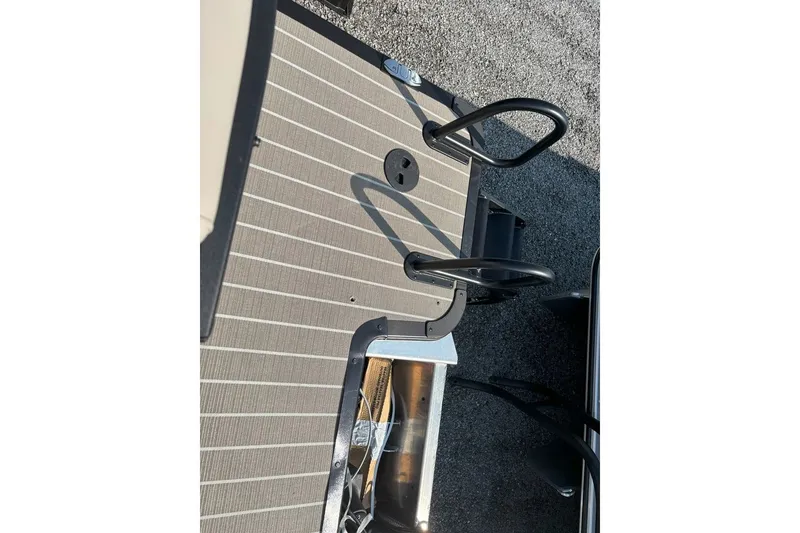 Slide: The Image of Bentley Pontoons Legacy 223 DL Navigator 2026 - 17