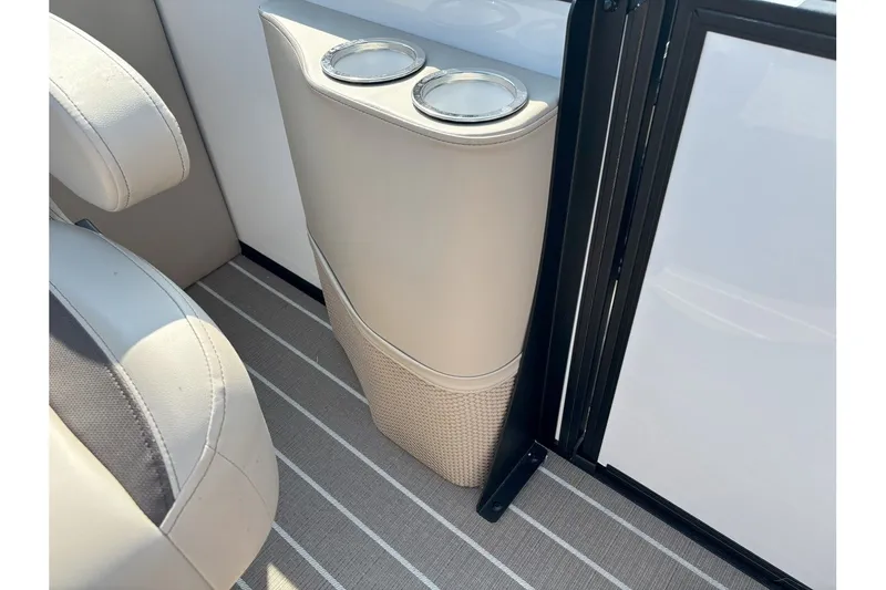 Slide: The Image of Bentley Pontoons Legacy 223 DL Navigator 2026 - 11