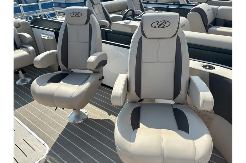 Slide: The Image of Bentley Pontoons Legacy 223 DL Navigator 2026 - 6