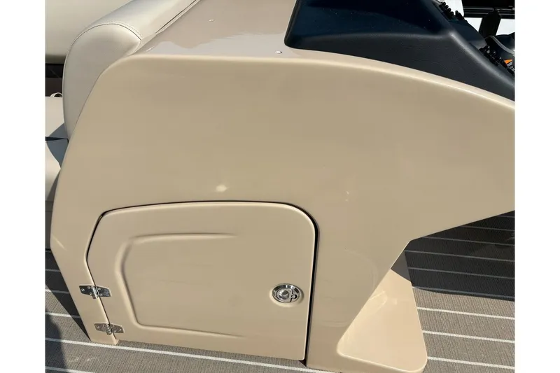 Slide: The Image of Bentley Pontoons Legacy 223 DL Navigator 2026 - 5