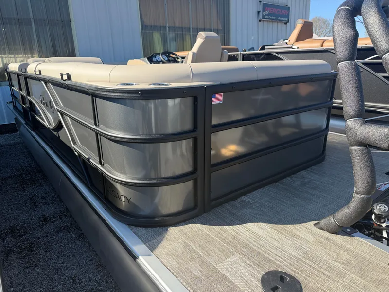 The Image of Bentley Pontoons Legacy 223 Cruise XL 2026 - undefined