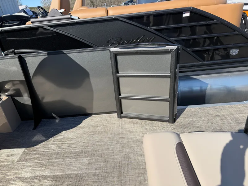 Slide: The Image of Bentley Pontoons Legacy 223 Cruise XL 2026 - 21
