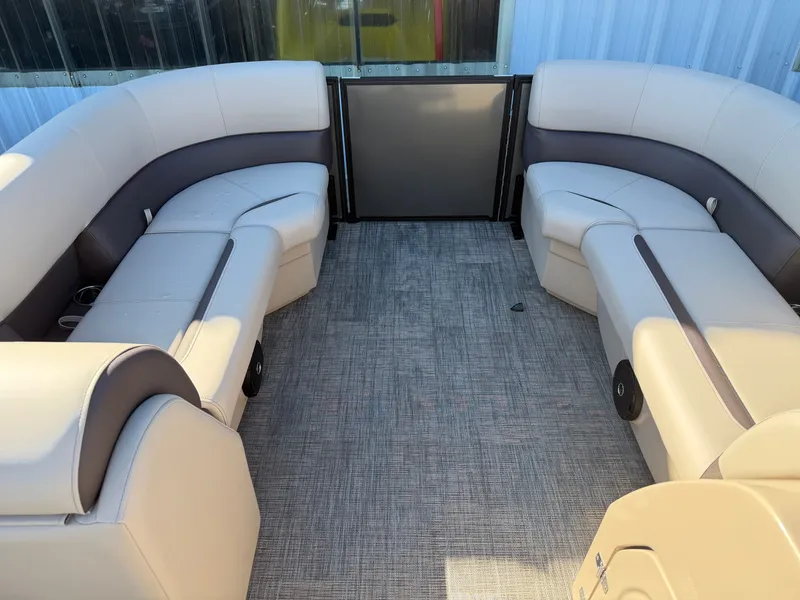 Slide: The Image of Bentley Pontoons Legacy 223 Cruise XL 2026 - 16