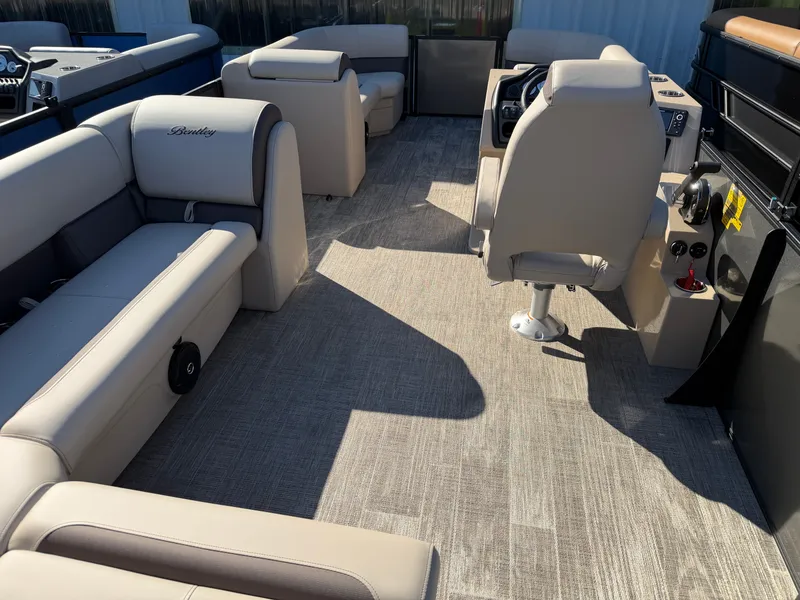 Slide: The Image of Bentley Pontoons Legacy 223 Cruise XL 2026 - 8
