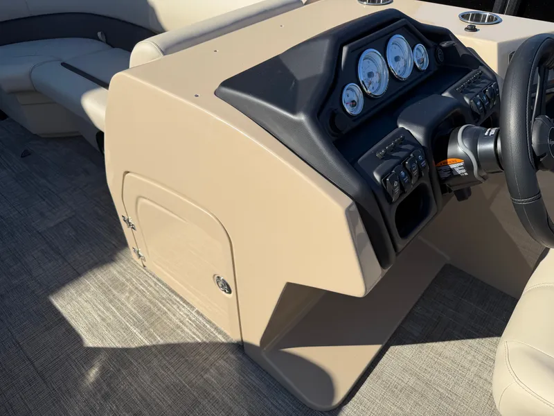 Slide: The Image of Bentley Pontoons Legacy 223 Cruise XL 2026 - 15