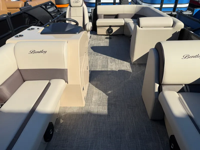 Slide: The Image of Bentley Pontoons Legacy 223 Cruise XL 2026 - 9