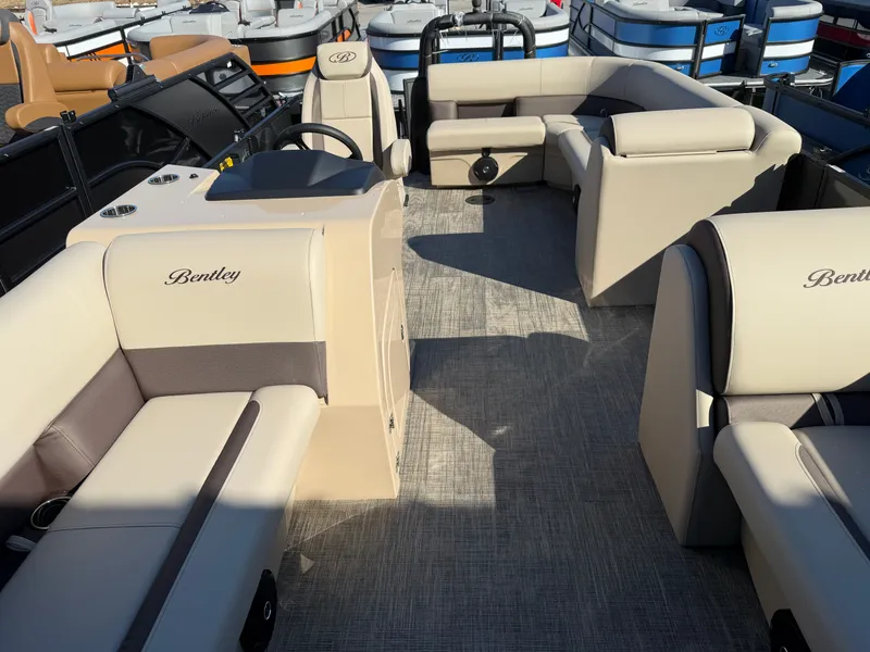 Slide: The Image of Bentley Pontoons Legacy 223 Cruise XL 2026 - 22