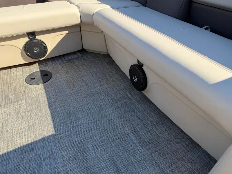 Slide: The Image of Bentley Pontoons Legacy 223 Cruise XL 2026 - 25