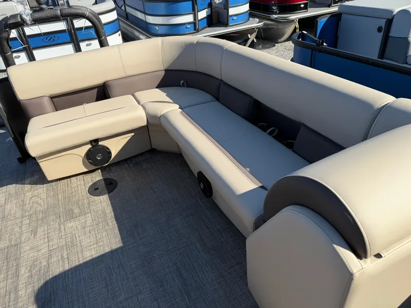 Slide: The Image of Bentley Pontoons Legacy 223 Cruise XL 2026 - 20