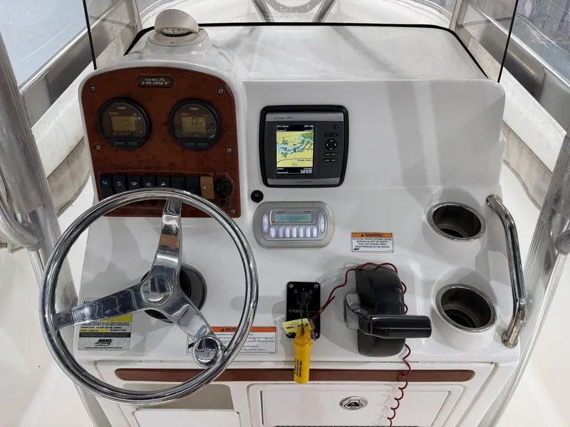 Slide: The Image of Sea Hunt ULTRA 21 2010 - 14