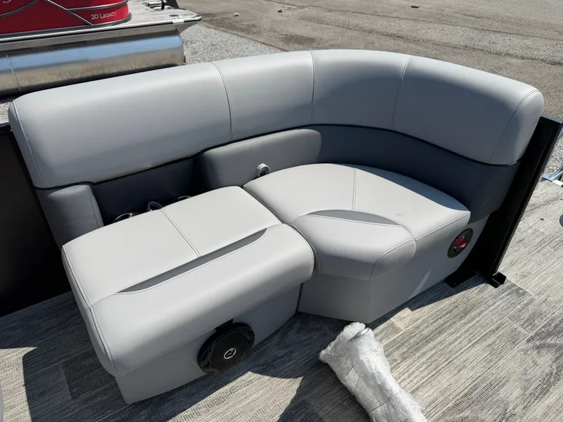 Slide: The Image of Bentley Pontoons BOLT 200 2027 - 15