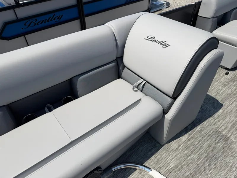 Slide: The Image of Bentley Pontoons BOLT 200 2027 - 14