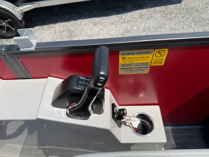 Slide: The Image of Bentley Pontoons Legacy 200 Navigator 2027 - 8