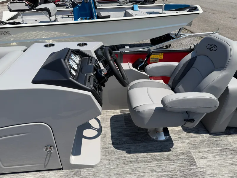 Slide: The Image of Bentley Pontoons Legacy 200 Navigator 2027 - 6